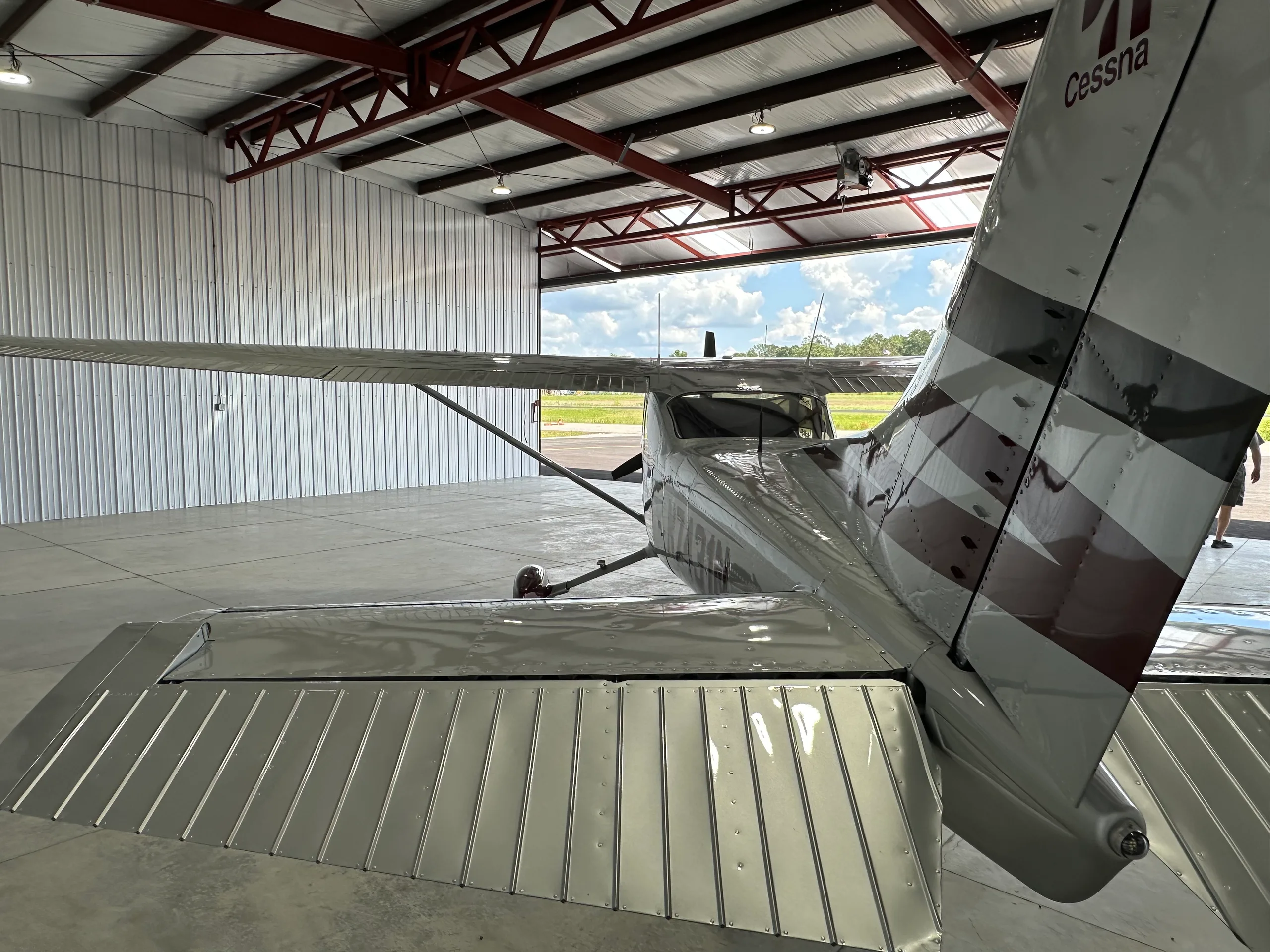 Rear view of the Cessna 182 Skylane N7431N tail and wing.