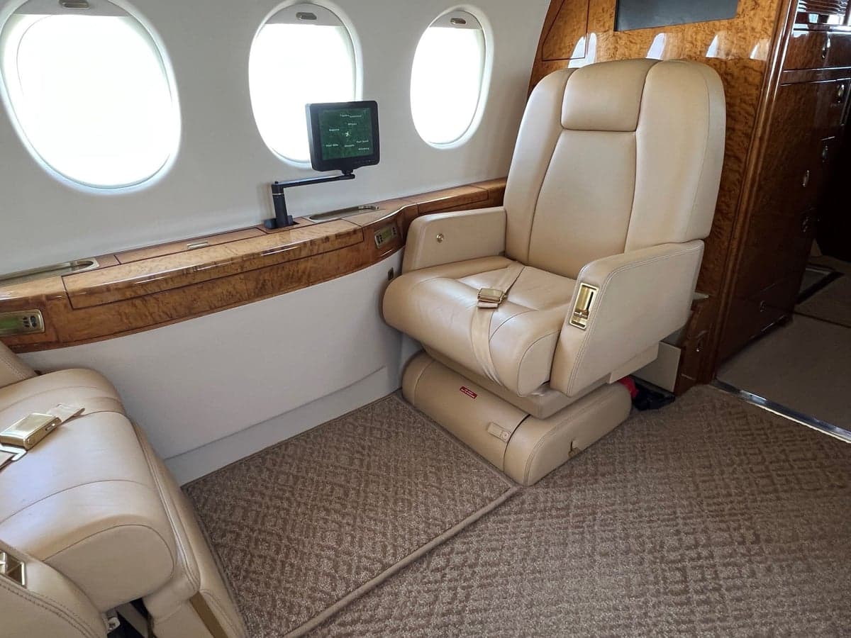 View of the cockpit of N89TV from the jump seat.
