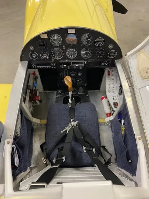 View of the cockpit of the N639TB aircraft, showing the instrument panel and seat.