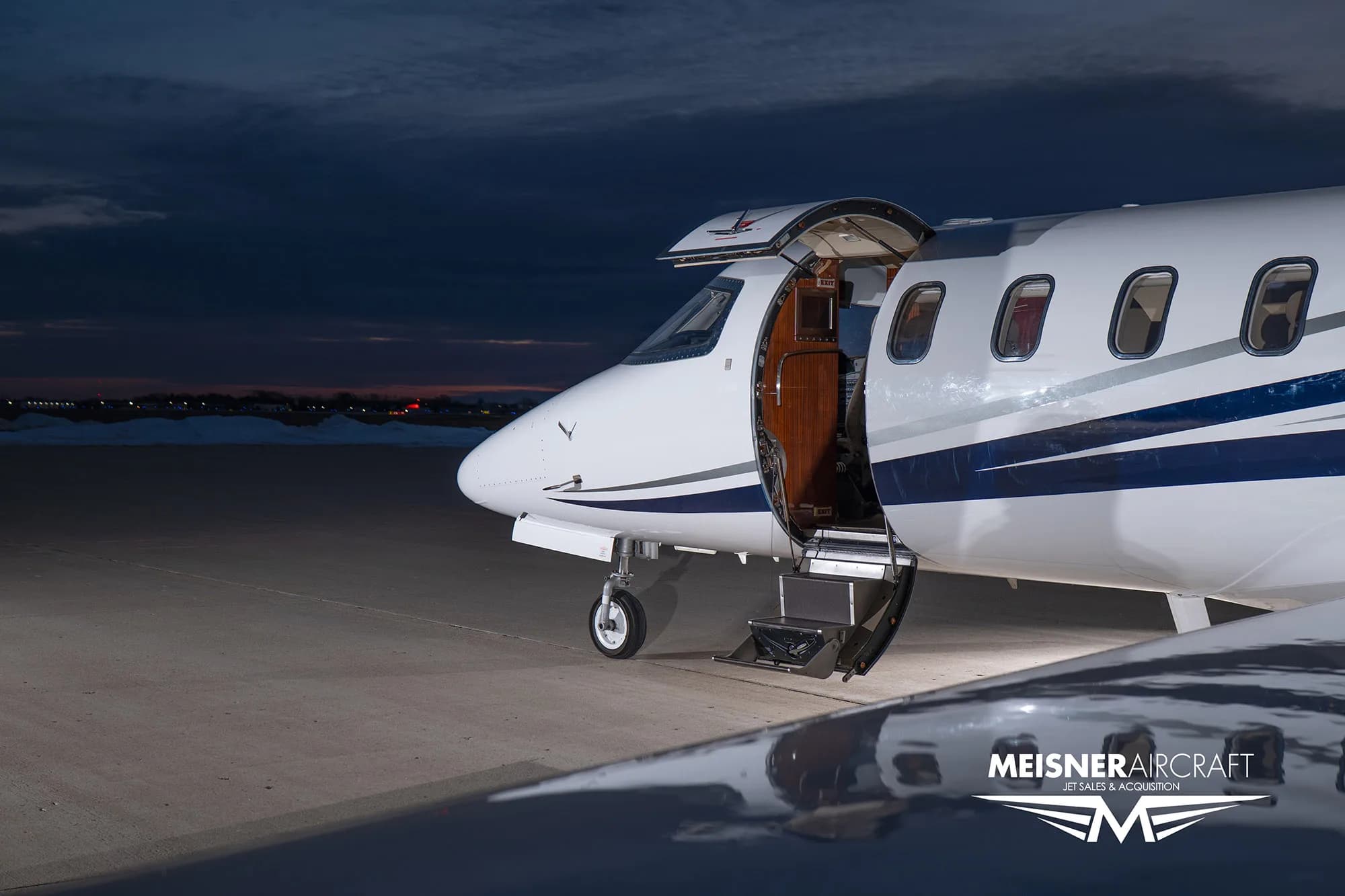 Close-up of the Learjet 45XR N289NX with the door open.