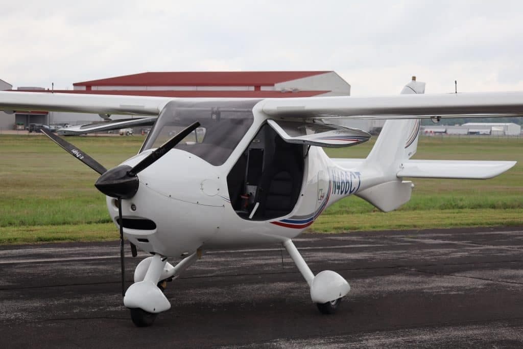 A CTLS aircraft with registration N400DL on the tarmac.