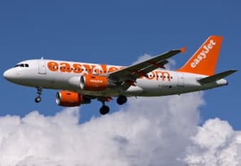 A Swiss Airbus A320 landing.