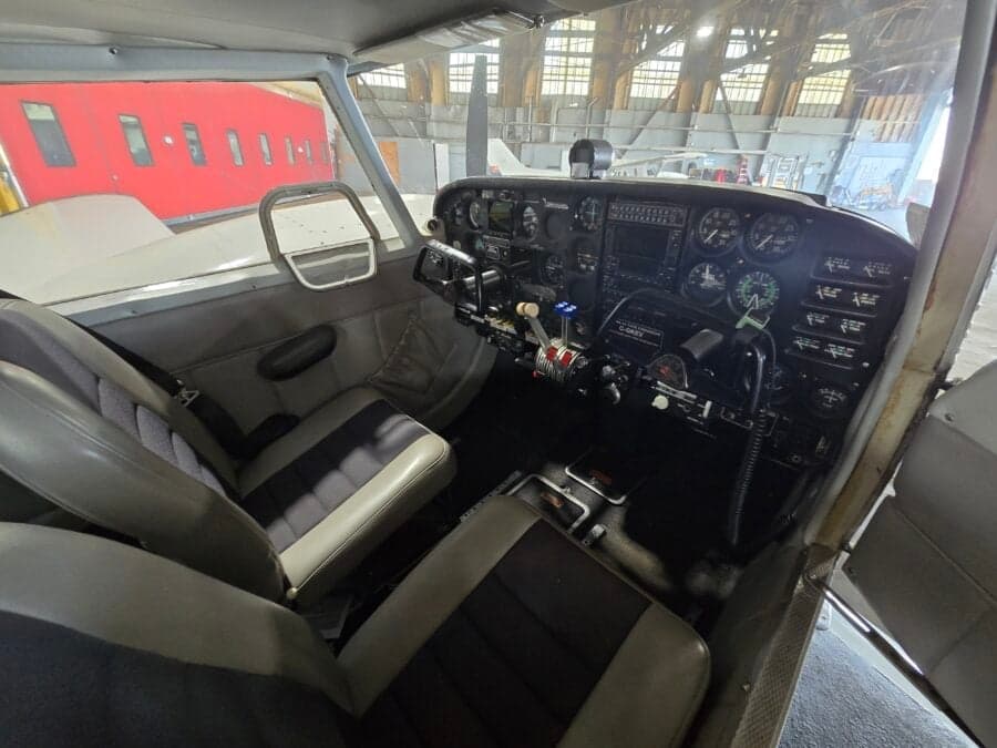 The cockpit and front seats of a Piper PA-39 Twin Comanche.