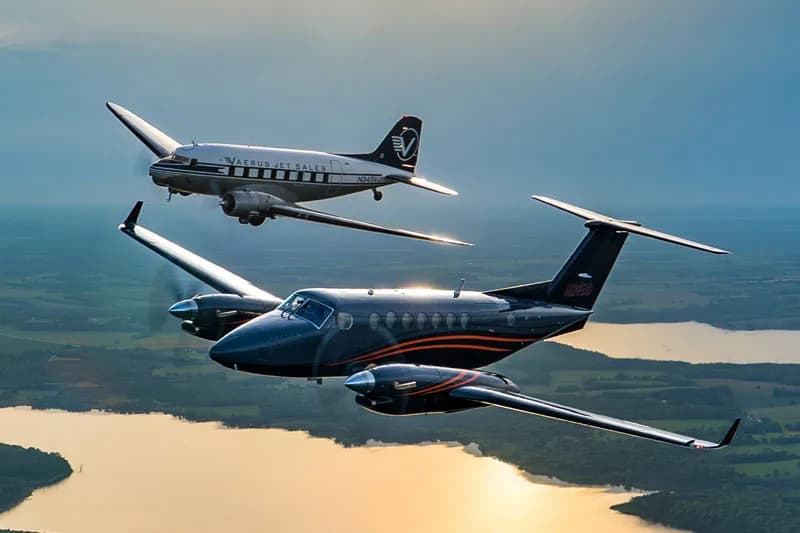 Beechcraft King Air N28BD and Douglas DC-3 N345VJ in flight.