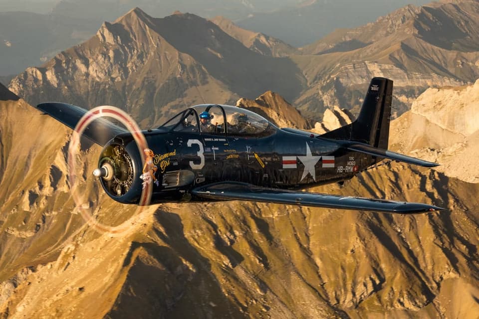 Close up of the HB-RMW T-28B Trojan in flight.