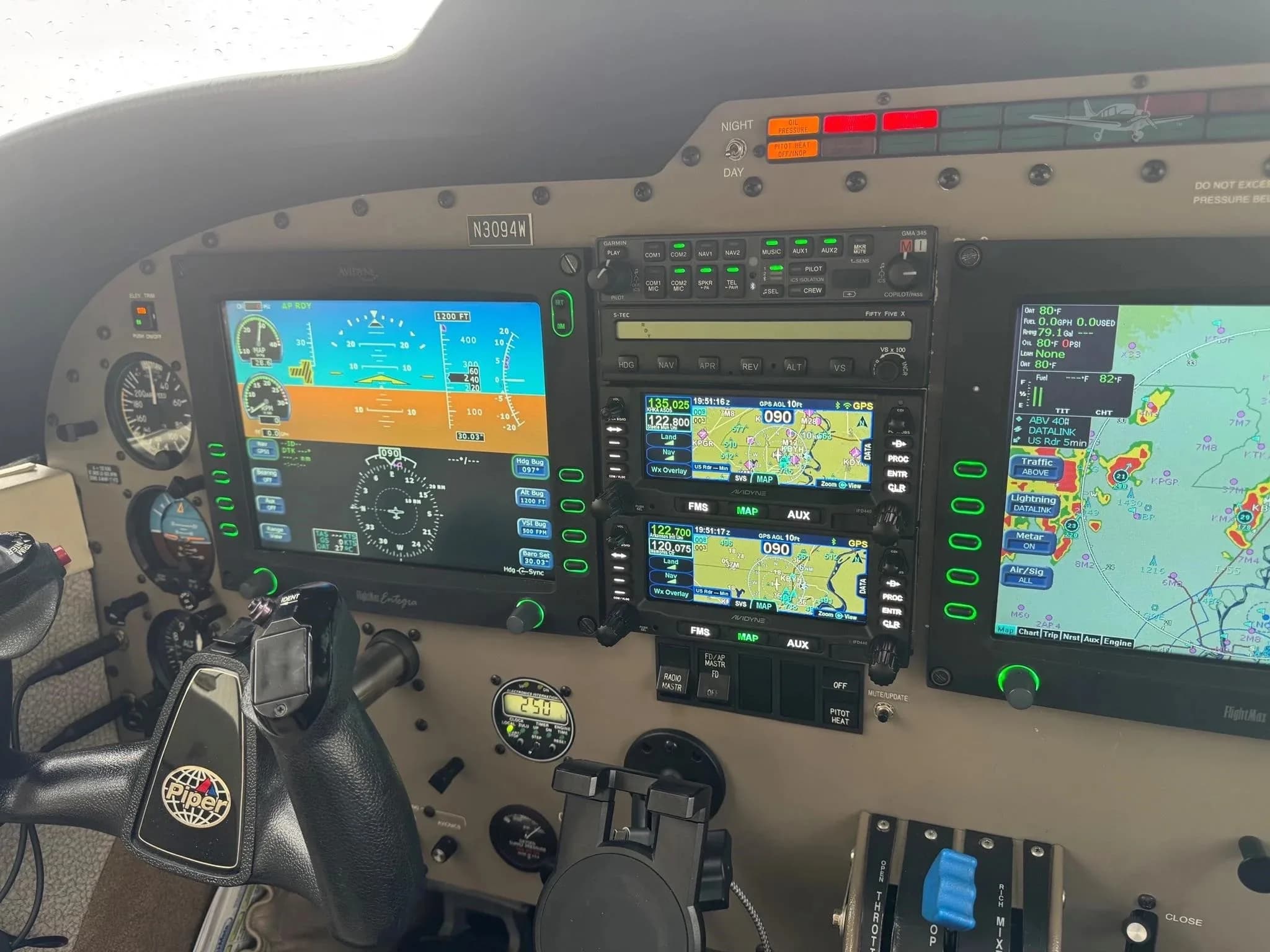 An overview of the Piper Malibu Mirage N3094W's instrument panel, highlighting the integrated avionics system.