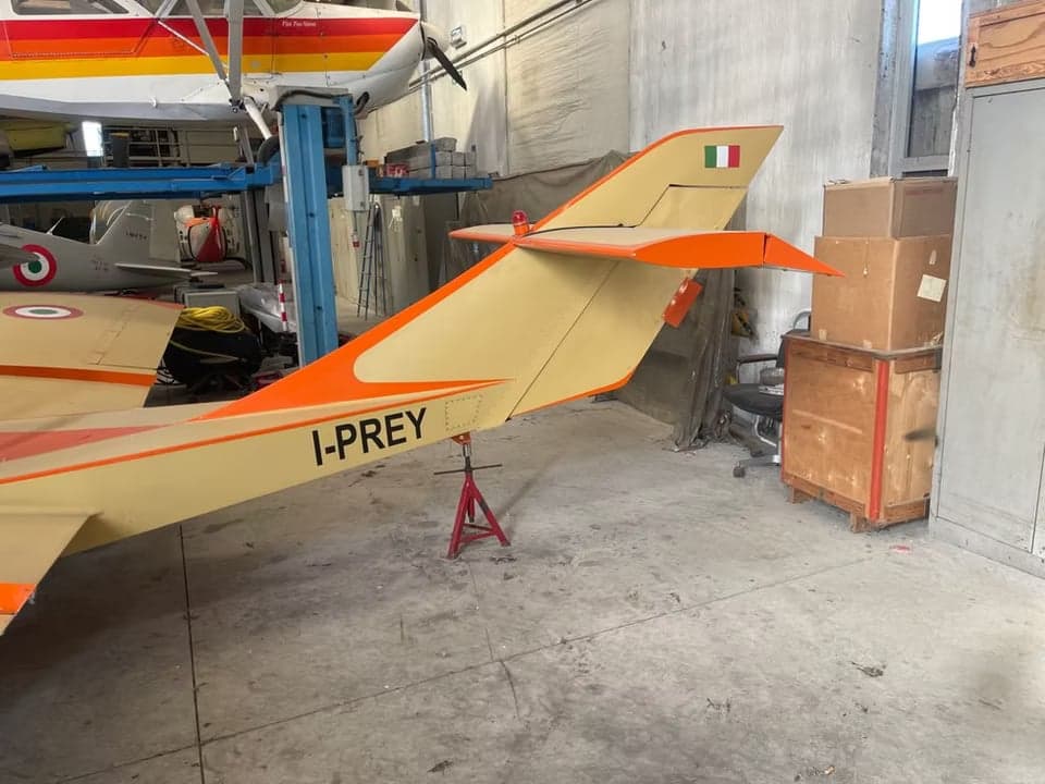 Tail section of the I-PREY aircraft with Italian flag.