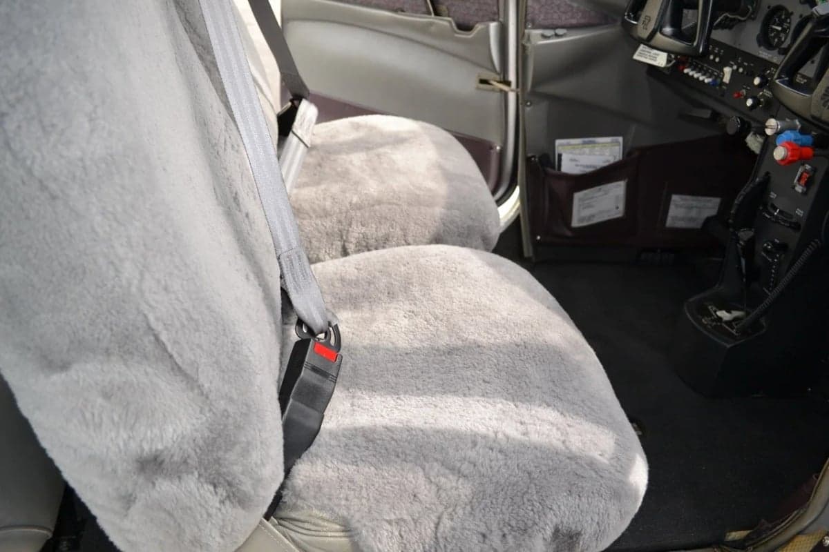 The interior of the Cessna Skylane N2380Y features sheepskin seat covers.