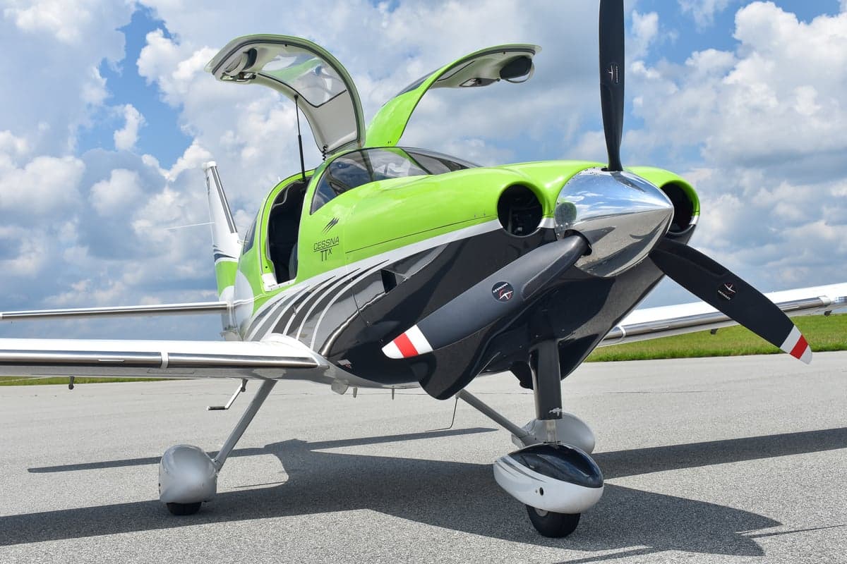 Close-up of the wing and landing gear of a Cessna TTX.