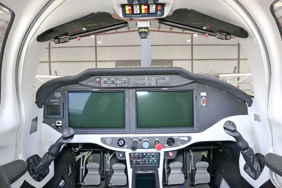 Instrument panel and cockpit of the Cessna TTX aircraft.