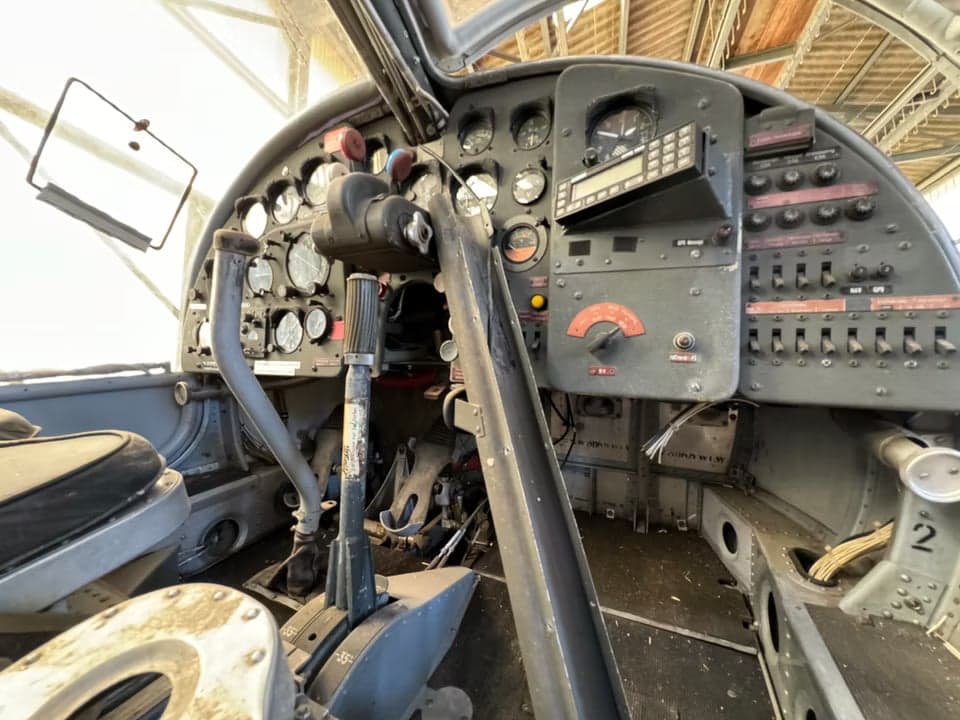 View of the cockpit and instrument panel of the HB-HAB aircraft.
