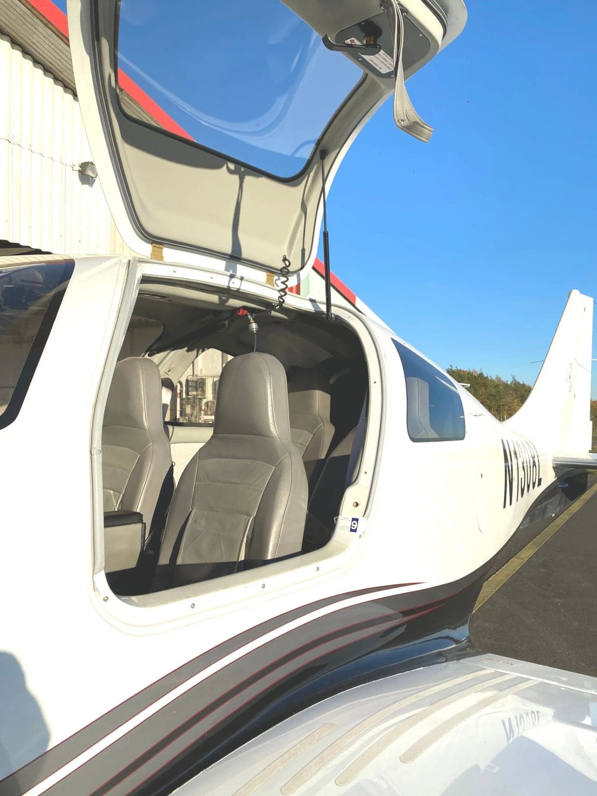 The gray leather seats inside the Cirrus Columbia 400.