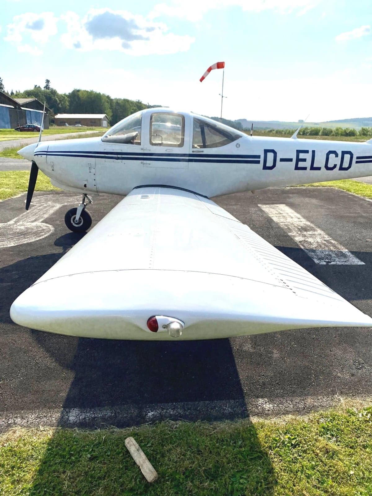 View of the front seats in the D-ELCD aircraft.