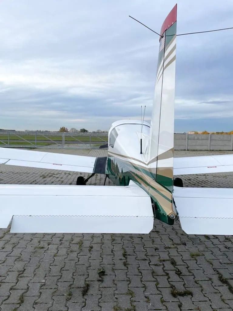 Rear view of N90704 aircraft.