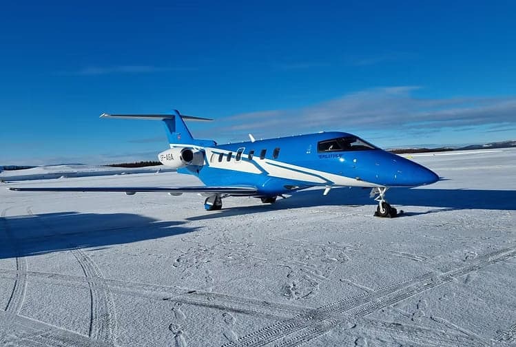 A diagram of the top view of a Pilatus PC-24.