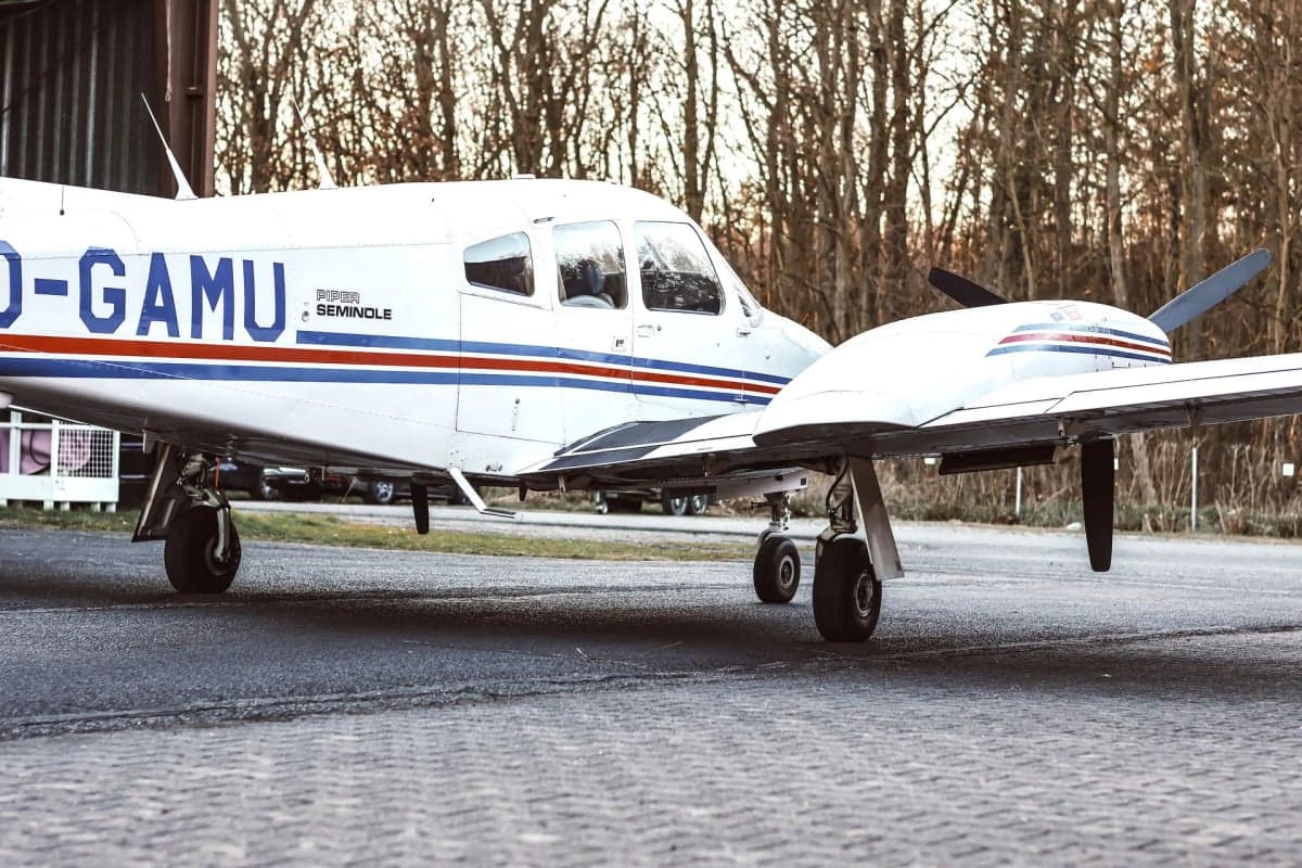 Side view of the Piper Seminole D-GAMU parked on the tarmac.