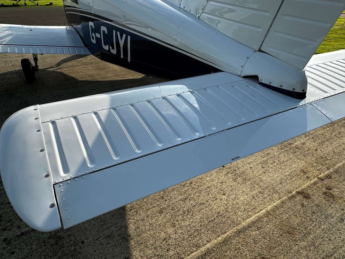 Close-up of the wing of a Piper PA-28-161 Warrior II aircraft.