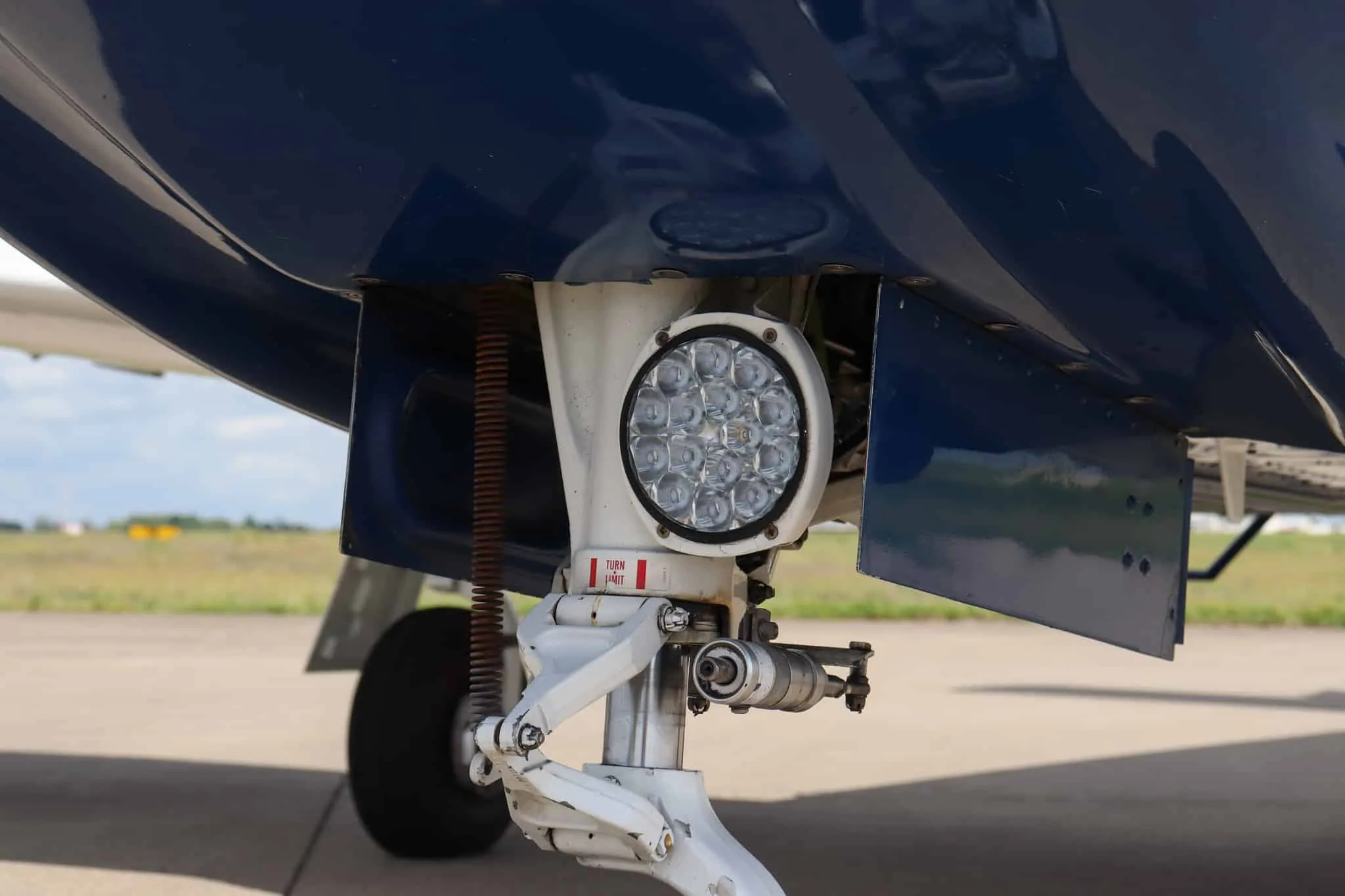 A close-up view of the nose landing gear and an LED landing light on the Piper Saratoga II HP.