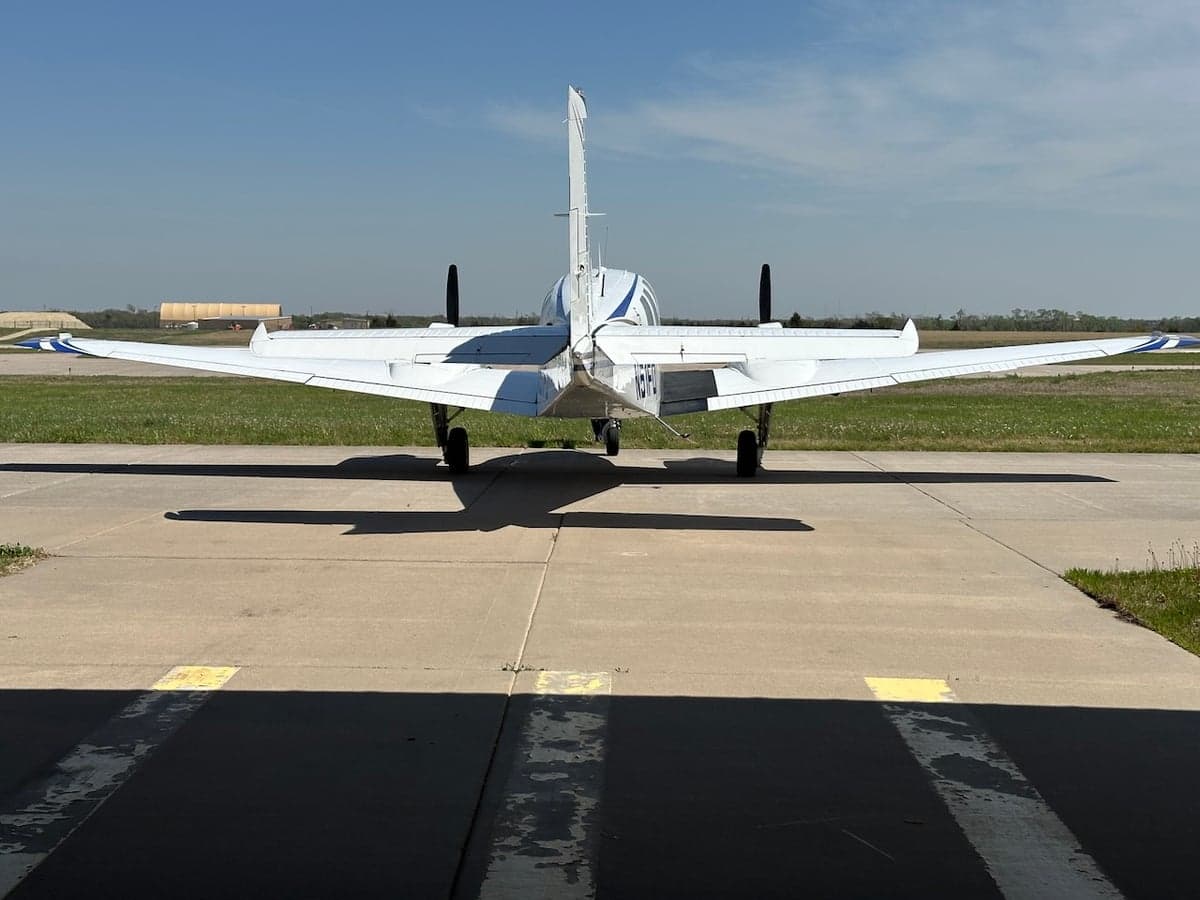 Rear view of the Beechcraft Baron N51FD on the tarmac.