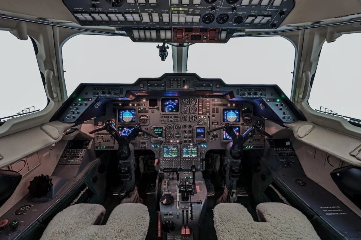 Hawker 800XP cockpit with full instrumentation.