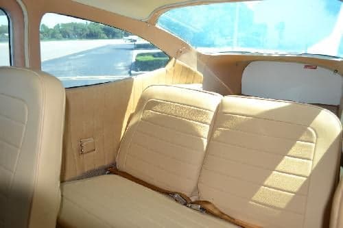Rear cabin seats of the Cessna 206H Stationair.