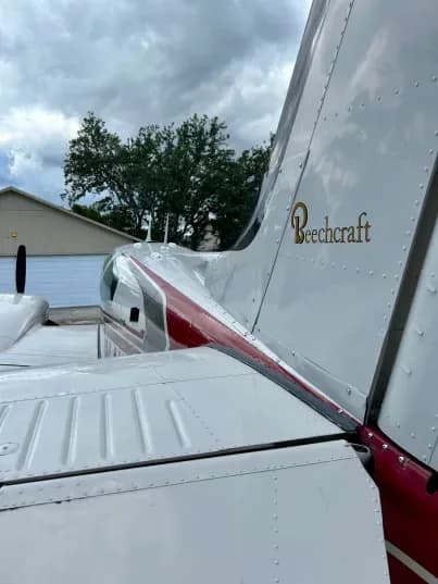 Close up of the tail of the Beechcraft Baron with the Beechcraft logo.
