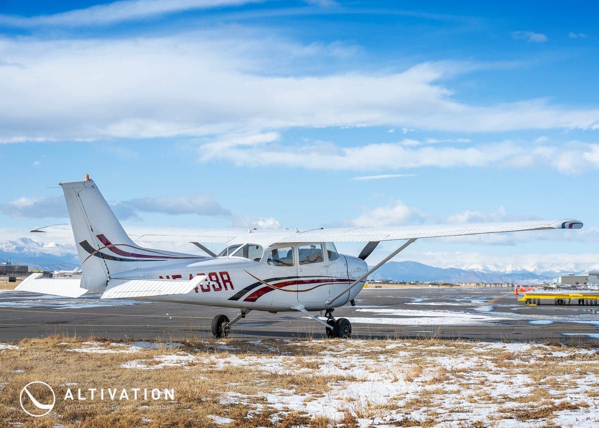 Side view of the Cessna 172 Skyhawk with registration N5408R.