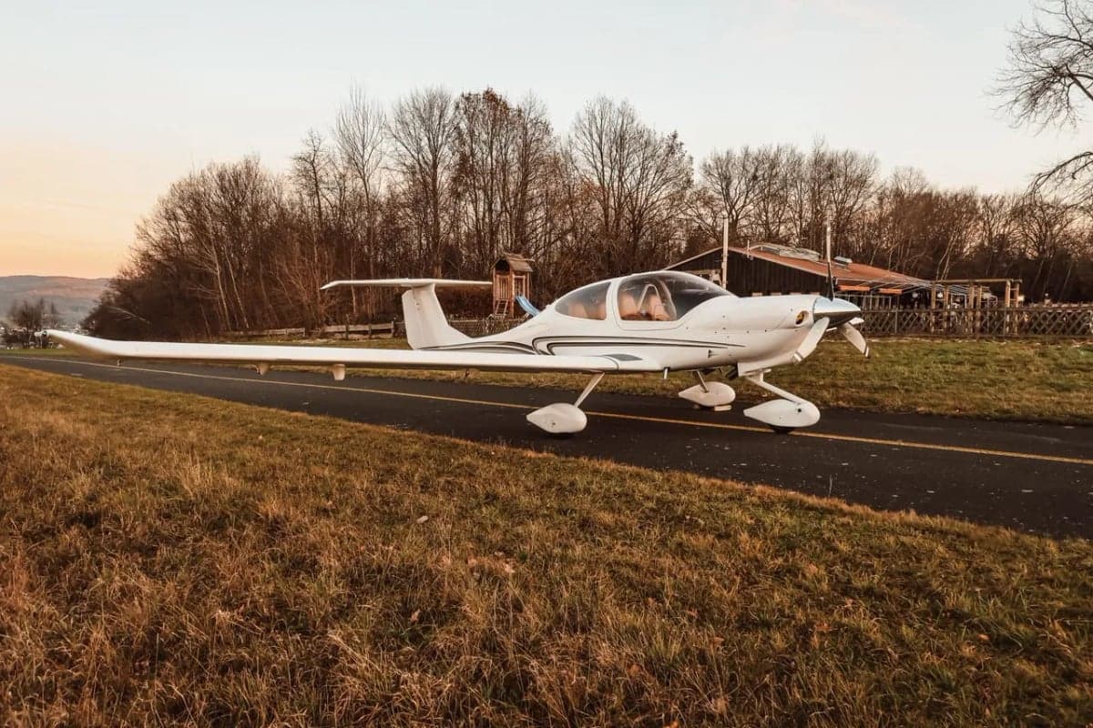 Diamond DA40 XLS on a rural runway.
