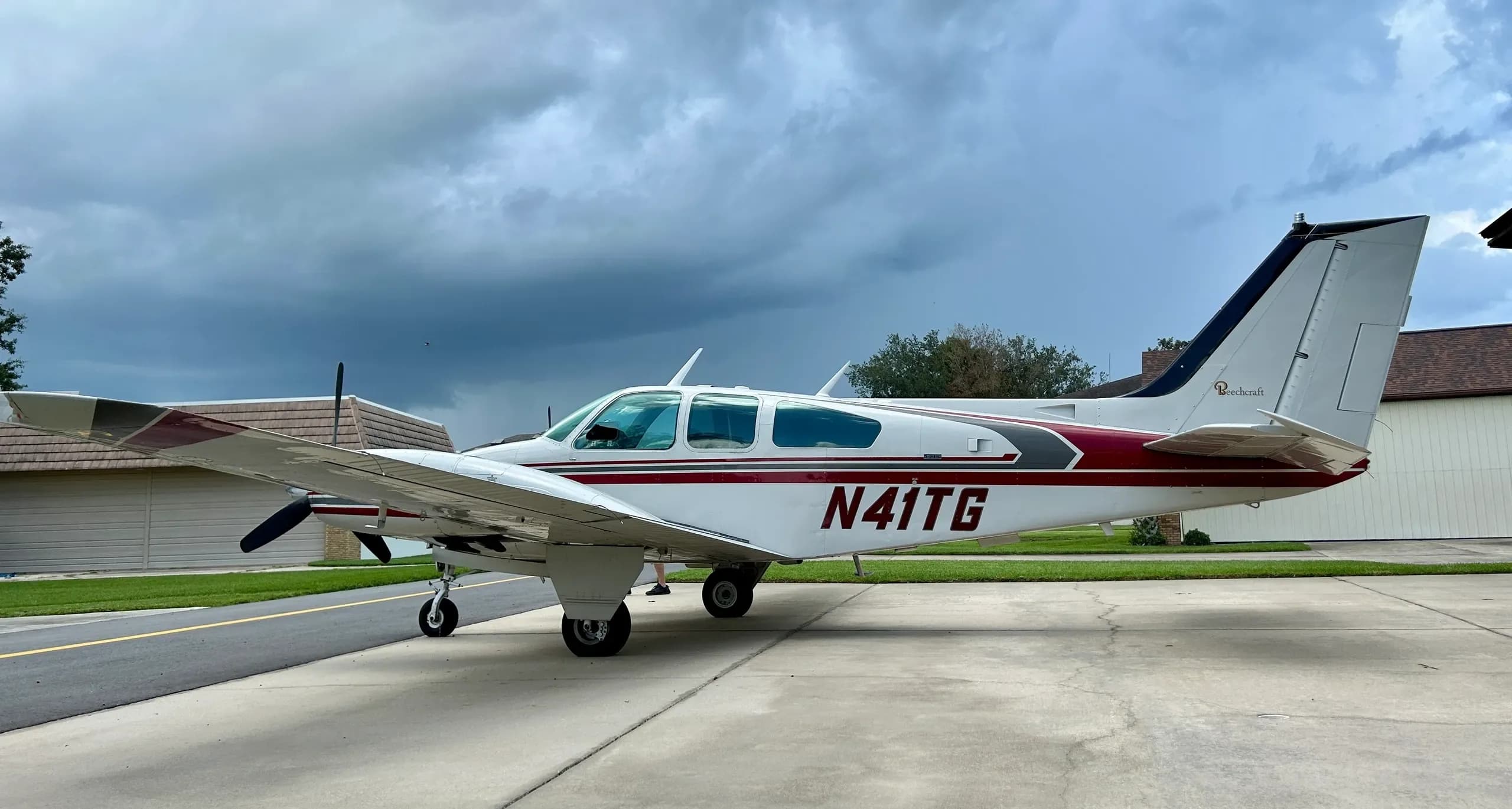 Side view of the Beechcraft Baron N41TG parked on the tarmac.