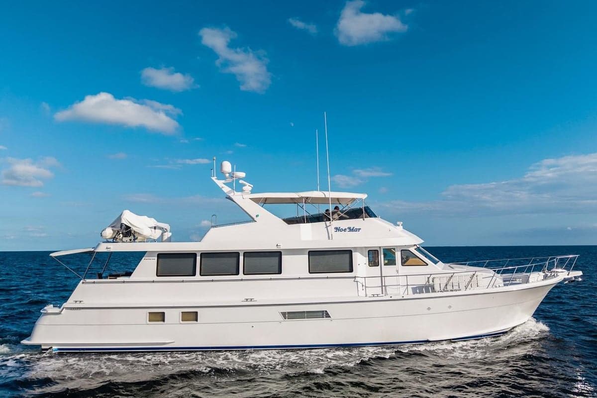 Hatteras 74 Cockpit Motor Yacht