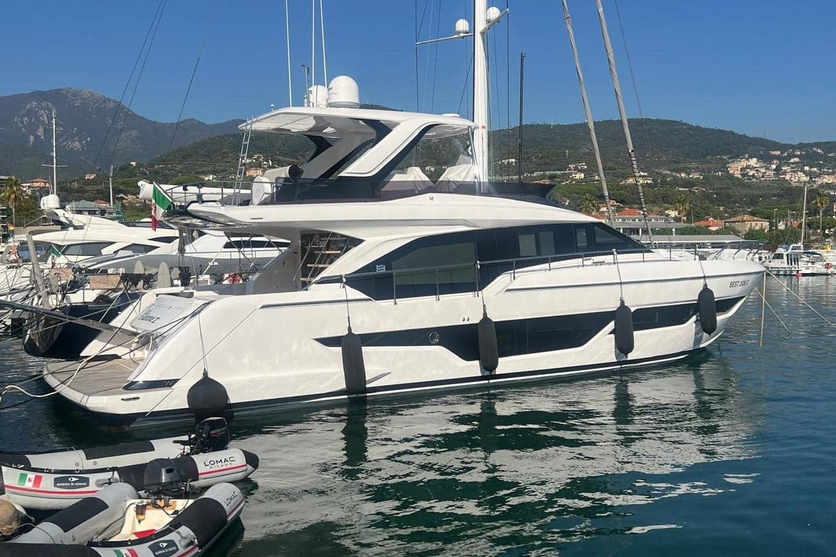 Ferretti Yachts 670