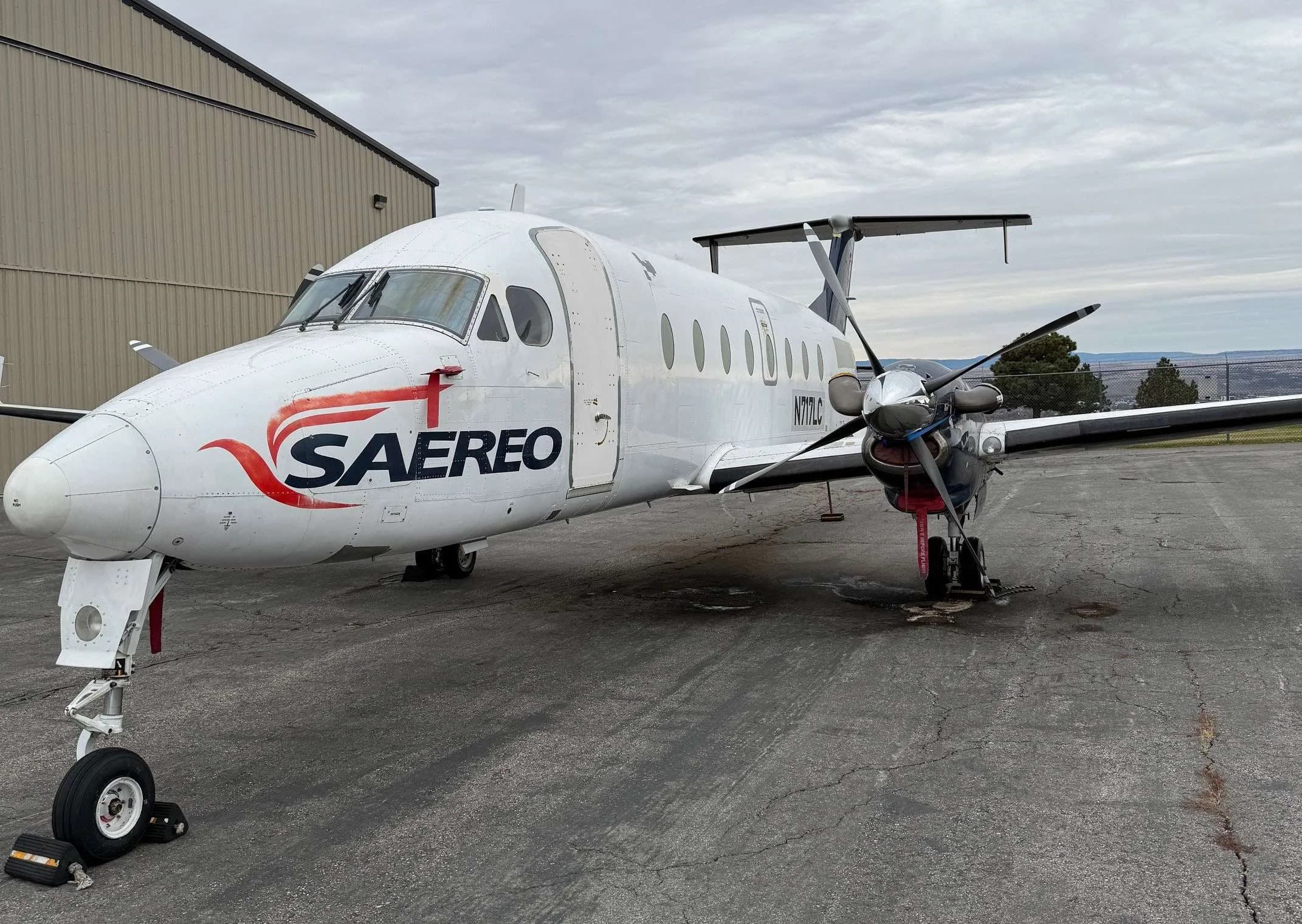 A Beechcraft 1900C with SAEREO livery is parked on the tarmac.
