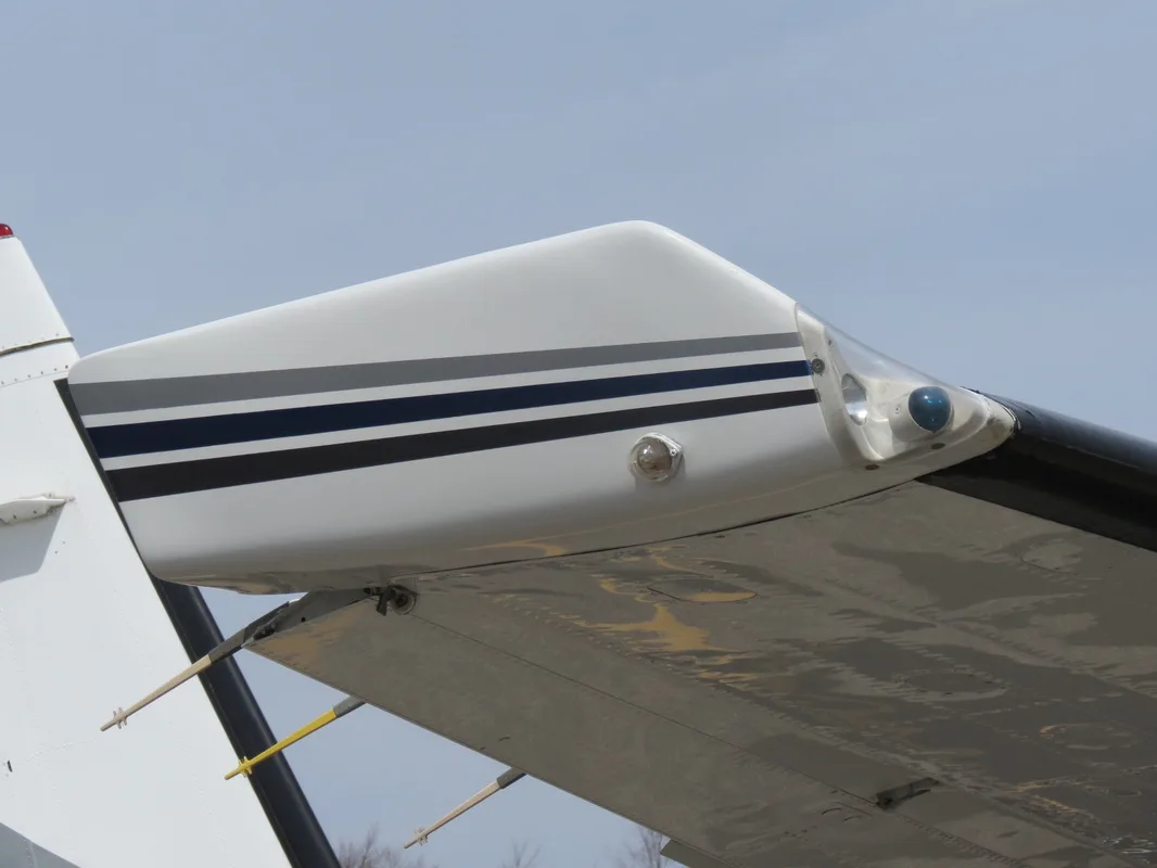 1977 Commander 690B