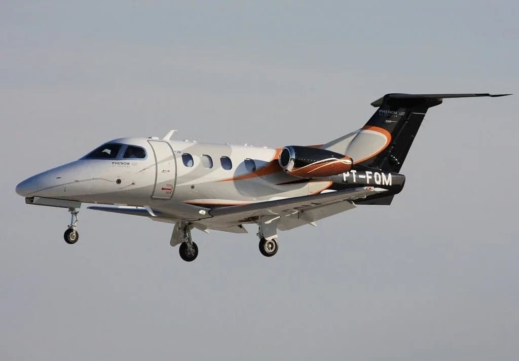 Embraer Phenom 100EV PT-FOM in flight.