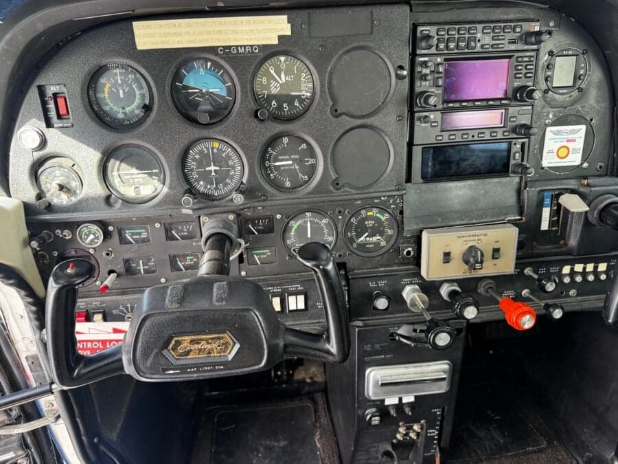 The instrument panel of the Cessna aircraft with registration C-GMRQ.