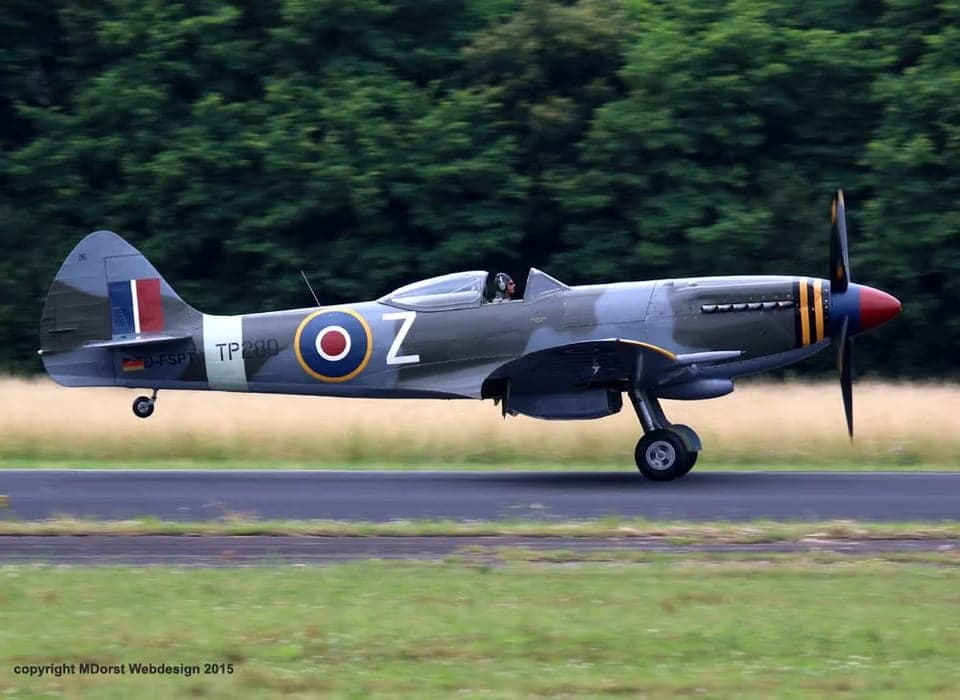 D-FSPT Supermarine Spitfire in flight.