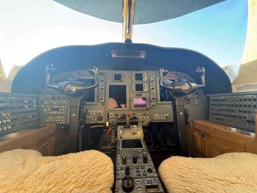 Open door and steps of N525HD Cessna Citation CJ2+.