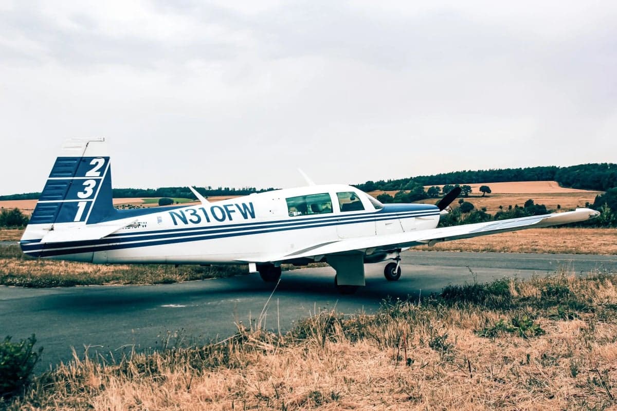 Close up of the front of N310FW.