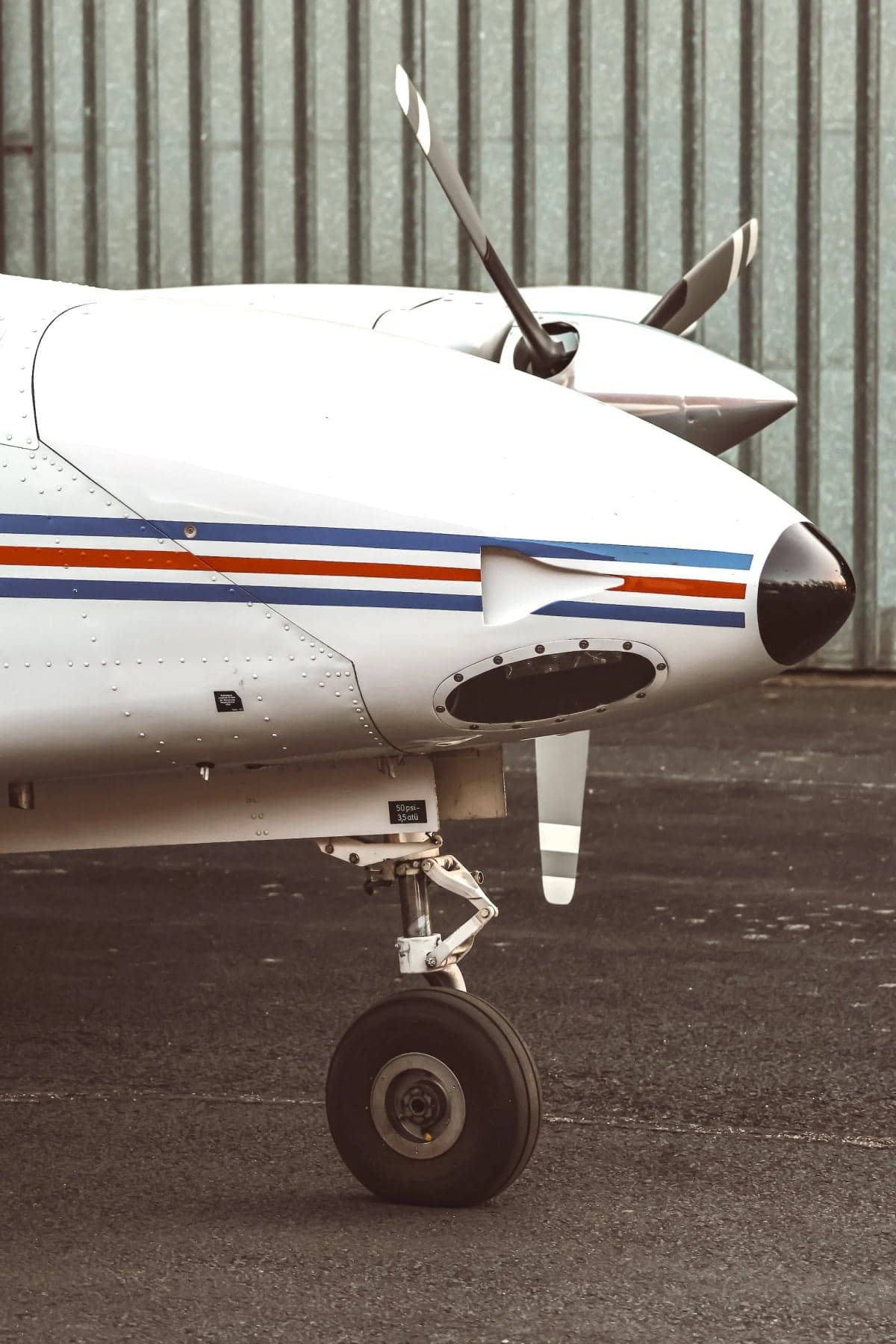 Close-up of the nose and landing gear of the Piper Seminole.