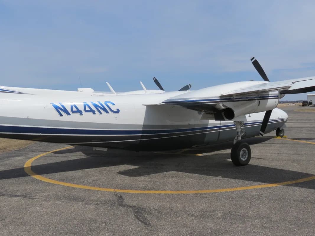 1977 Commander 690B