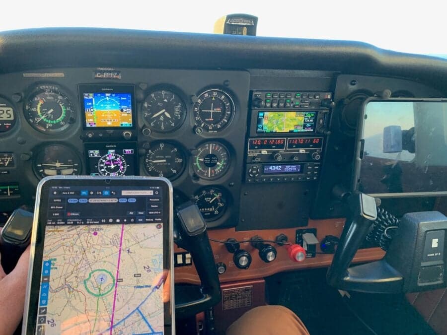 Cockpit view of the Cessna 210 HP aircraft C-FPFZ instrument panel.