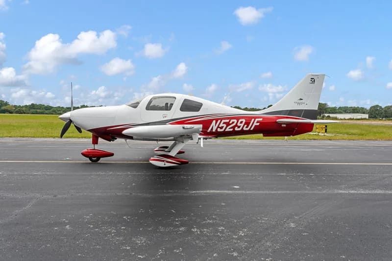 The Cirrus SR22 aircraft N529JF is parked on the tarmac.
