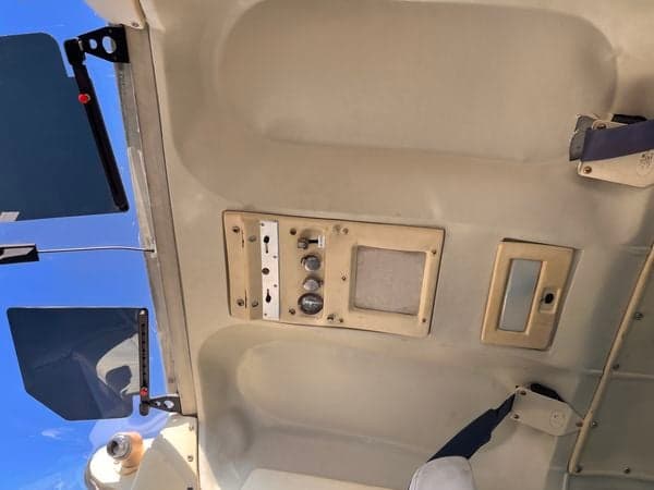 Interior ceiling and sun visors of N738JZ.