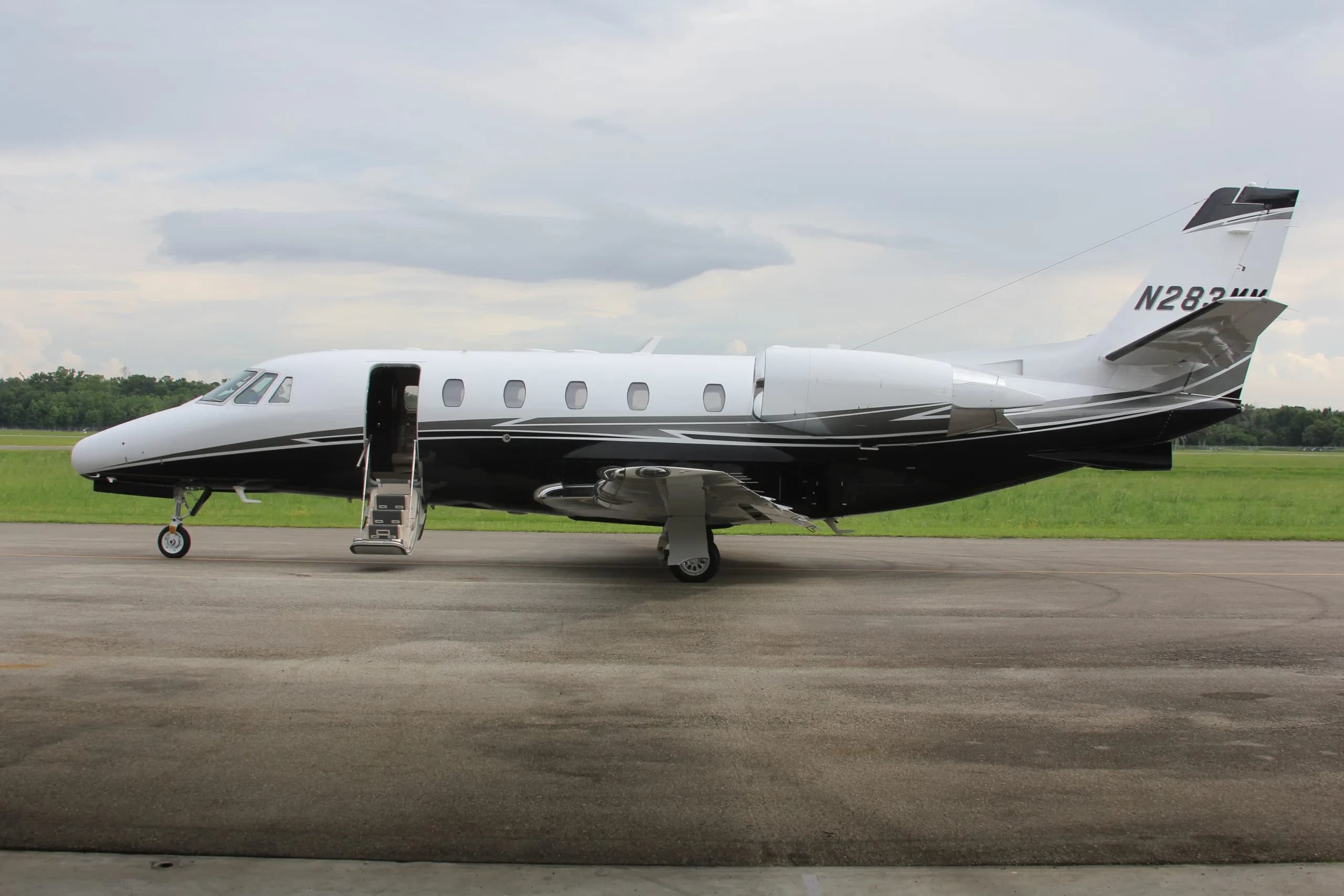 Side view of the N283MM aircraft on the tarmac.