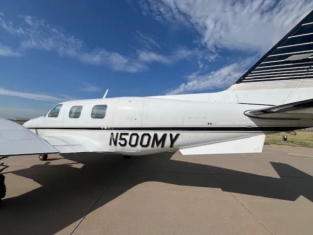 A side profile of the Piper Cheyenne I showing its registration number.