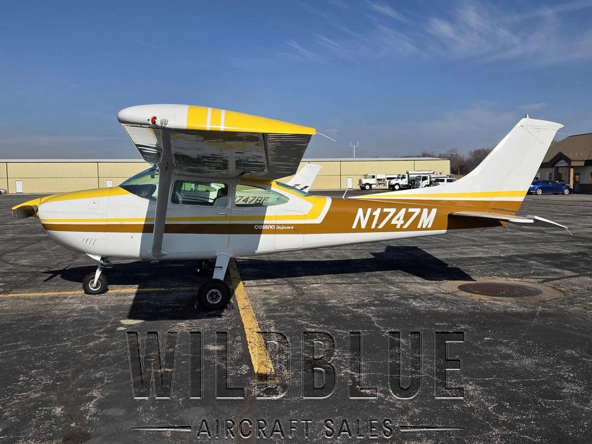 N1747M Cessna Skyhawk with white and gold paint scheme on the tarmac with Wildblue Aircraft Sales watermark.