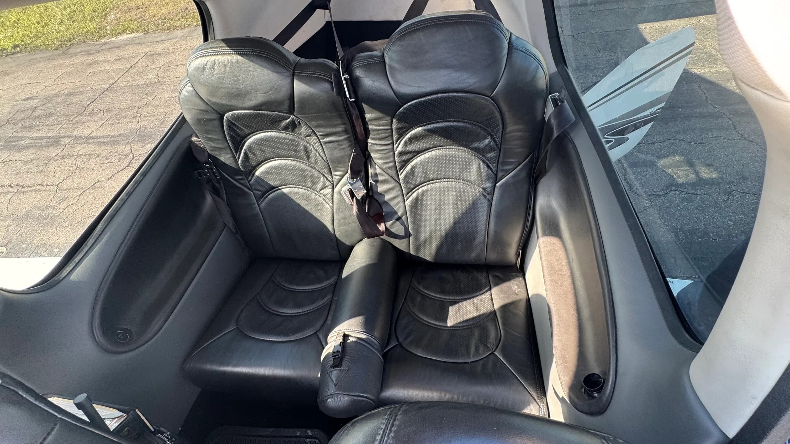 An overhead view of the two black leather rear seats in the cabin of the Cirrus SR22T.