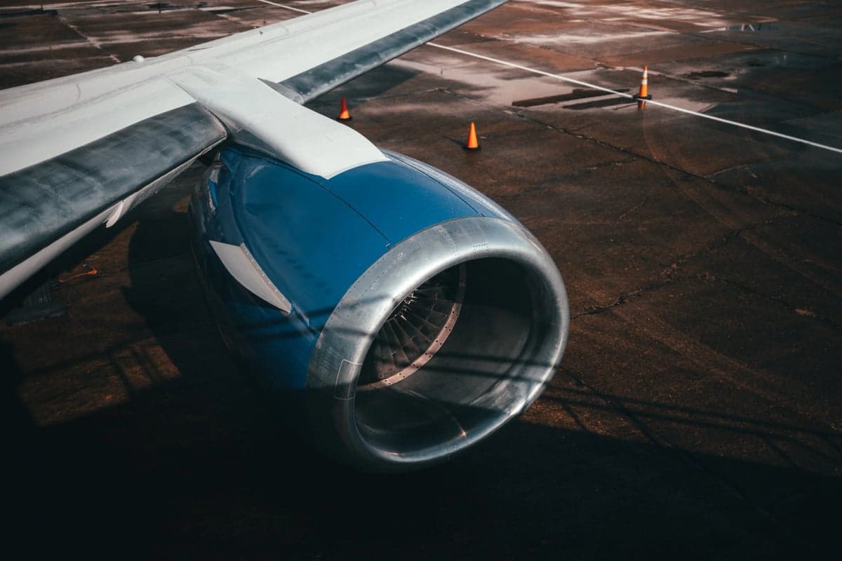 Close-up of the engine of a Boeing 737 aircraft on the tarmac.