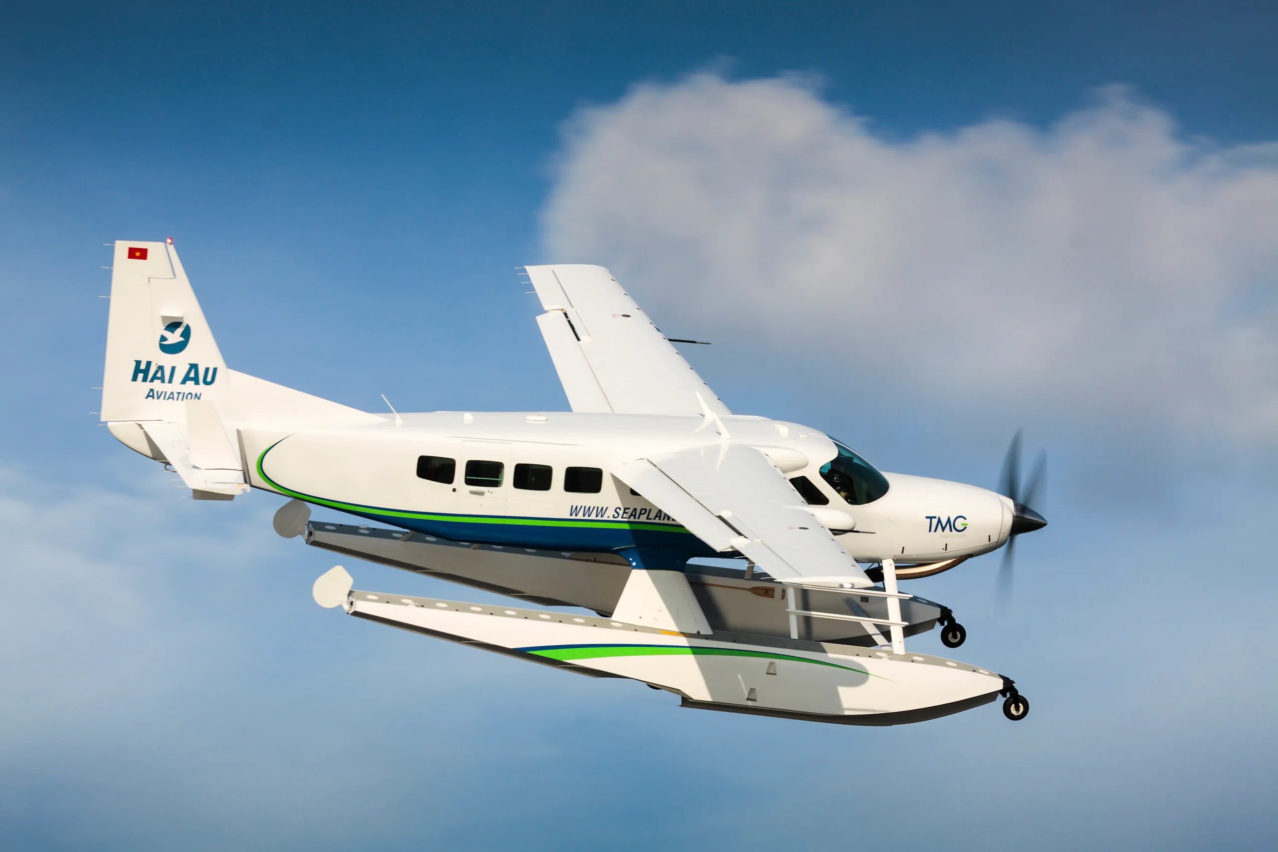 A Hai Au Aviation Cessna Caravan seaplane in flight.