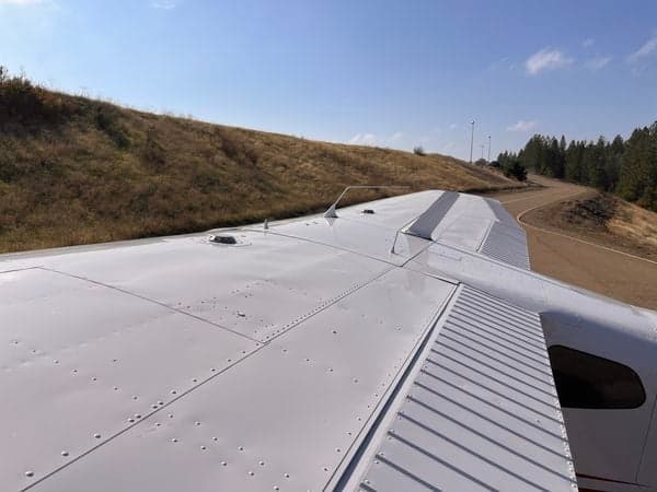 Top view of the wing of the Cessna 210 aircraft N9451X.